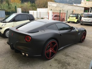 Ferrari F12 Berlinetta full noir matte