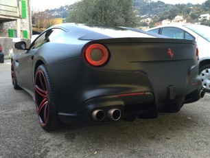 Ferrari F12 Berlinetta full noir matte
